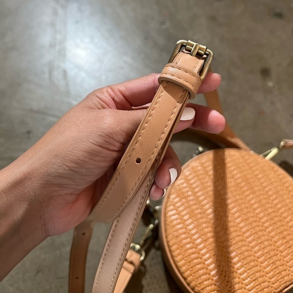 WOVEN CIRCULAR HANDBAG | GREAT CONDITION - Picture 4 of 8